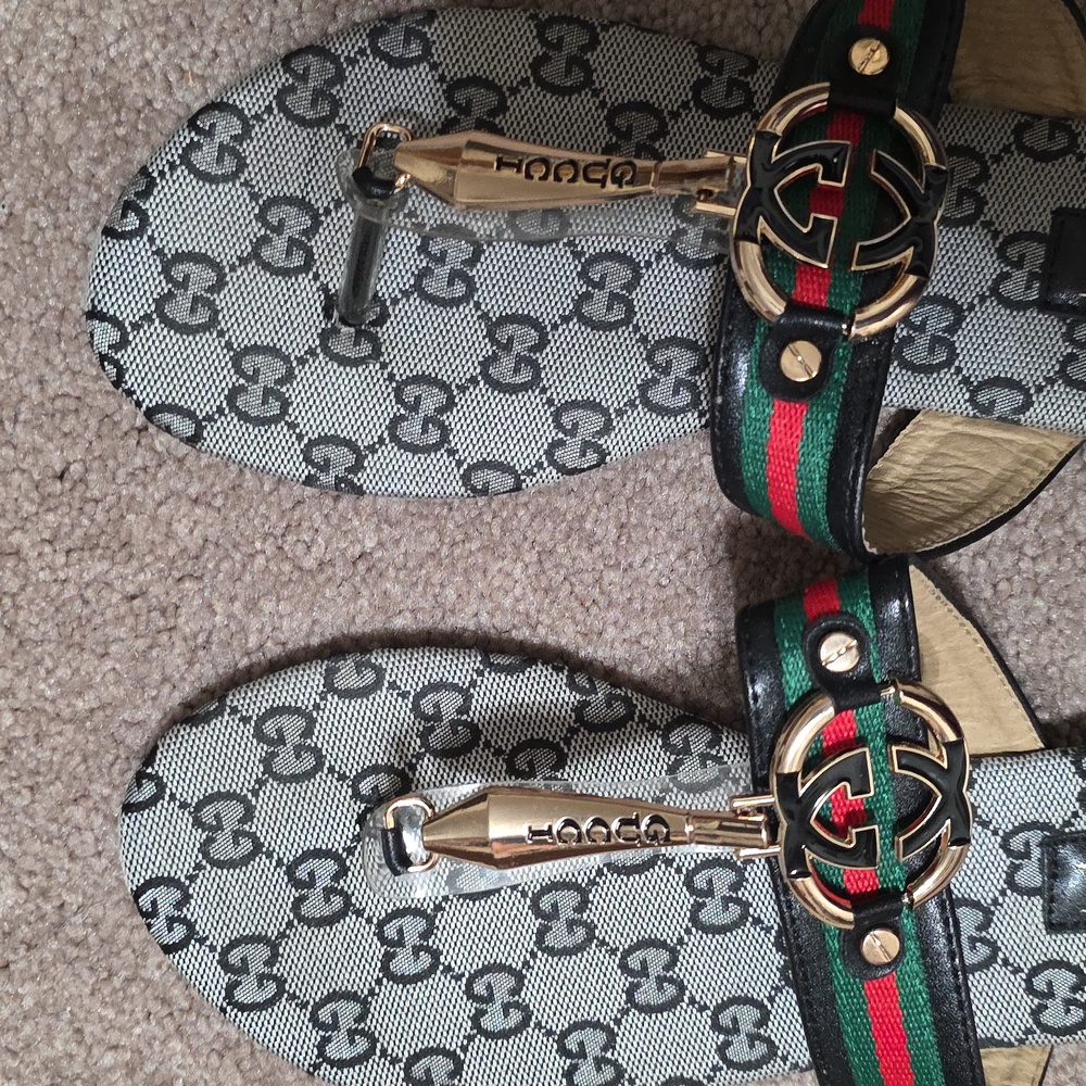 Gucci Gray Monogram Sandals with Green and Red Accents - Picture 11 of 16